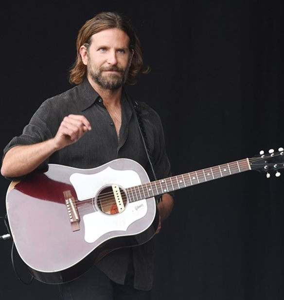 Bradley Cooper - Ashley Graham: &#x3A0;&#x3BF;&#x3CD; &#x3C4;&#x3BF;&#x3C5;&#x3C2; &#x3B5;&#x3BD;&#x3C4;&#x3CC;&#x3C0;&#x3B9;&#x3C3;&#x3B5; &#x3BF; &#x3C6;&#x3C9;&#x3C4;&#x3BF;&#x3B3;&#x3C1;&#x3B1;&#x3C6;&#x3B9;&#x3BA;&#x3CC;&#x3C2; &#x3C6;&#x3B1;&#x3BA;&#x3CC;&#x3C2;;