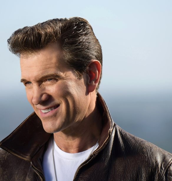 &#x39F; Chris Isaak &#x3AD;&#x3C1;&#x3C7;&#x3B5;&#x3C4;&#x3B1;&#x3B9; &#x3C3;&#x3C4;&#x3B7;&#x3BD; &#x391;&#x3B8;&#x3AE;&#x3BD;&#x3B1;
