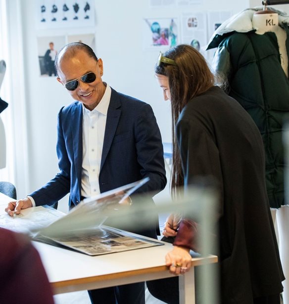 Jimmy Choo | &#x397; &#x3BD;&#x3AD;&#x3B1; &#x3C0;&#x3BF;&#x3BB;&#x3C5;&#x3C3;&#x3C5;&#x3B6;&#x3B7;&#x3C4;&#x3B7;&#x3BC;&#x3AD;&#x3BD;&#x3B7; &#x3B1;&#x3BA;&#x3B1;&#x3B4;&#x3B7;&#x3BC;&#x3AF;&#x3B1; &#x3BC;&#x3CC;&#x3B4;&#x3B1;&#x3C2; &#x3C4;&#x3BF;&#x3C5; &#x39B;&#x3BF;&#x3BD;&#x3B4;&#x3AF;&#x3BD;&#x3BF;&#x3C5; &#x3B5;&#x3AF;&#x3BD;&#x3B1;&#x3B9; &#x3C4;&#x3BF; &#x3BA;&#x3B1;&#x3B9;&#x3BD;&#x3BF;&#x3CD;&#x3C1;&#x3B3;&#x3B9;&#x3BF; &#x3C4;&#x3BF;&#x3C5; &#x3C0;&#x3C1;&#x3CC;&#x3C4;&#x3B6;&#x3B5;&#x3BA;&#x3C4;