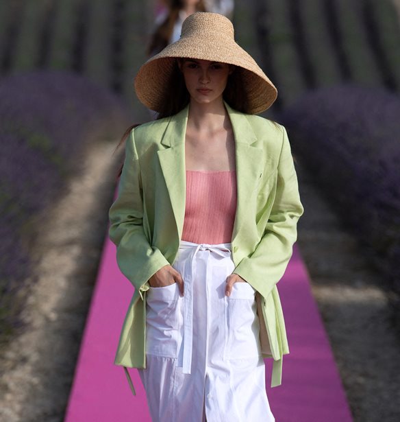 Ο Simon Porte Jacquemus θα διοργανώσει ένα φυσικό show