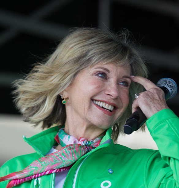 Olivia Newton-John | &#x3A4;&#x3B1; &#x3C0;&#x3B1;&#x3B9;&#x3B4;&#x3B9;&#x3BA;&#x3AC; &#x3C7;&#x3C1;&#x3CC;&#x3BD;&#x3B9;&#x3B1;, &#x3B7; &#x3BA;&#x3B1;&#x3C1;&#x3B9;&#x3AD;&#x3C1;&#x3B1; &#x3BA;&#x3B1;&#x3B9; &#x3B7; &#x3B6;&#x3C9;&#x3AE; &#x3BC;&#x3B5;&#x3C4;&#x3AC; &#x3C4;&#x3BF;&#x3BD; &#x3BA;&#x3B1;&#x3C1;&#x3BA;&#x3AF;&#x3BD;&#x3BF; &#x3C0;&#x3BF;&#x3C5; &#x3B5;&#x3BD;&#x3AD;&#x3C0;&#x3BD;&#x3B5;&#x3C5;&#x3C3;&#x3B5; &#x3C0;&#x3BF;&#x3BB;&#x3BB;&#x3BF;&#x3CD;&#x3C2;