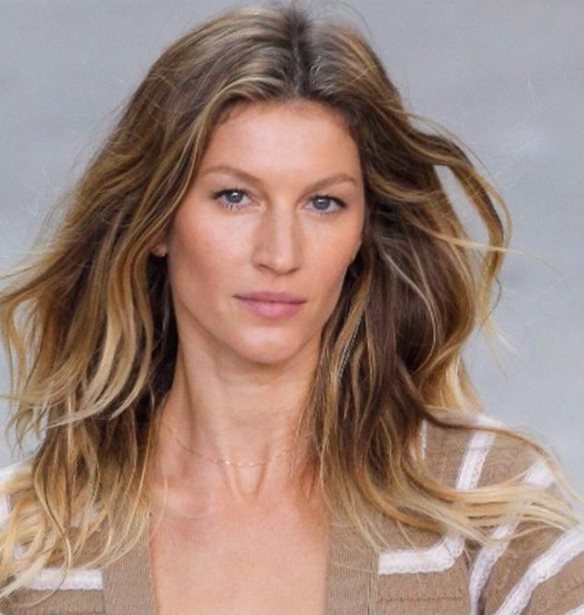 Paula La Croix: &#x3A4;&#x3BF; 16&#x3C7;&#x3C1;&#x3BF;&#x3BD;&#x3BF; &#x3BC;&#x3BF;&#x3BD;&#x3C4;&#x3AD;&#x3BB;&#x3BF; &#x3C0;&#x3BF;&#x3C5; &#x3B5;&#x3AF;&#x3BD;&#x3B1;&#x3B9;... &#x3C3;&#x3C9;&#x3C3;&#x3AF;&#x3B1;&#x3C2; &#x3C4;&#x3B7;&#x3C2; Gisele