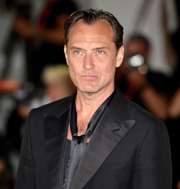 &#x39F; Jude Law &#x3BC;&#x3CC;&#x3BB;&#x3B9;&#x3C2; &#x3B4;&#x3B9;&#x3AD;&#x3C8;&#x3B5;&#x3C5;&#x3C3;&#x3B5; &#x3BC;&#x3B9;&#x3B1; &#x3C3;&#x3B7;&#x3BC;&#x3B1;&#x3BD;&#x3C4;&#x3B9;&#x3BA;&#x3AE; &#x3B8;&#x3B5;&#x3C9;&#x3C1;&#x3AF;&#x3B1; &#x3B3;&#x3B9;&#x3B1; &#x3C4;o The Holiday &#x3BA;&#x3B1;&#x3B9; &#x3B3;&#x3AF;&#x3BD;&#x3B5;&#x3C4;&#x3B1;&#x3B9; viral