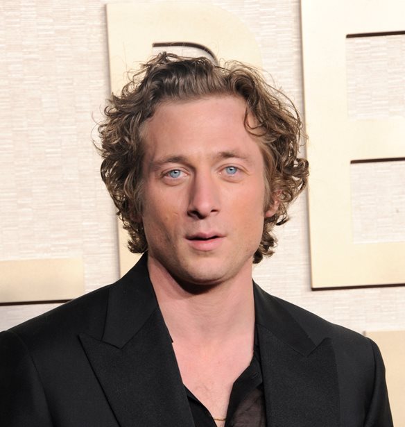 Jeremy Allen White | &#x391;&#x3C0;&#x3B1;&#x3B8;&#x3B1;&#x3BD;&#x3B1;&#x3C4;&#x3AF;&#x3C3;&#x3C4;&#x3B7;&#x3BA;&#x3B5; &#x3BD;&#x3B1; &#x3C6;&#x3B9;&#x3BB;&#x3AC;&#x3B5;&#x3B9; &#x3C4;&#x3B7;&#x3BD; &#x3C3;&#x3C5;&#x3BC;&#x3C0;&#x3C1;&#x3C9;&#x3C4;&#x3B1;&#x3B3;&#x3C9;&#x3BD;&#x3AF;&#x3C3;&#x3C4;&#x3C1;&#x3B9;&#x3AC; &#x3C4;&#x3BF;&#x3C5;