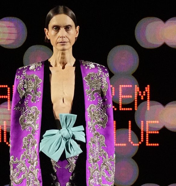 &#x397; &#x3BD;&#x3AD;&#x3B1; haute couture &#x3C3;&#x3C5;&#x3BB;&#x3BB;&#x3BF;&#x3B3;&#x3AE; &#x3C4;&#x3BF;&#x3C5; &#x3BF;&#x3AF;&#x3BA;&#x3BF;&#x3C5; Valentino &#x3BE;&#x3CD;&#x3C0;&#x3BD;&#x3B1; &#x3CC;&#x3BB;&#x3B5;&#x3C2; &#x3C4;&#x3B9;&#x3C2; &#x3B1;&#x3B9;&#x3C3;&#x3B8;&#x3AE;&#x3C3;&#x3B5;&#x3B9;&#x3C2;