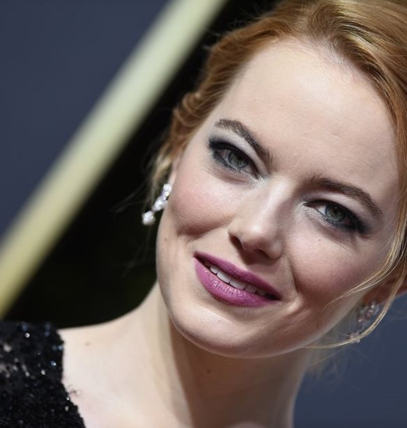 Emma Stone: &#x3A4;&#x3BF; &#x3BC;&#x3B1;&#x3BA;&#x3B9;&#x3B3;&#x3B9;&#x3AC;&#x3B6; &#x3C4;&#x3B7;&#x3C2; &#x3C3;&#x3C4;&#x3B9;&#x3C2; &#x3A7;&#x3C1;&#x3C5;&#x3C3;&#x3AD;&#x3C2; &#x3A3;&#x3C6;&#x3B1;&#x3AF;&#x3C1;&#x3B5;&#x3C2; &#x3AD;&#x3BA;&#x3C1;&#x3C5;&#x3B2;&#x3B5; &#x3AD;&#x3BD;&#x3B1; &#x3C3;&#x3B7;&#x3BC;&#x3B1;&#x3BD;&#x3C4;&#x3B9;&#x3BA;&#x3CC; &#x3BC;&#x3AE;&#x3BD;&#x3C5;&#x3BC;&#x3B1;