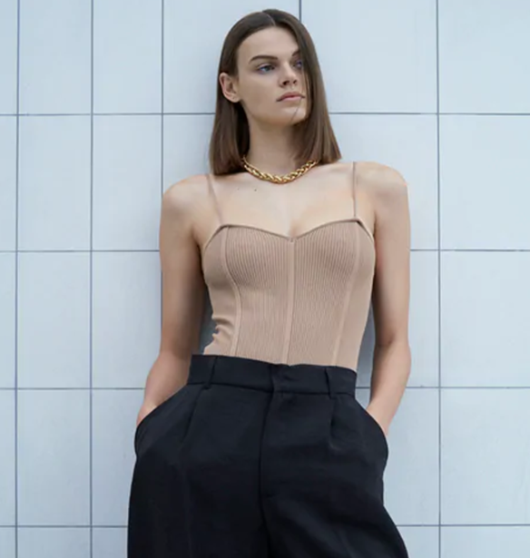 10 budget-friendly μίνιμαλ κομμάτια από τα Zara που αξίζουν μια θέση στην γκαρνταρόμπα σου