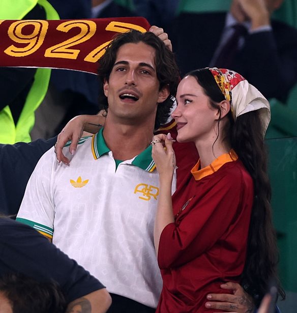 Damiano David | &#x388;&#x3BA;&#x3B1;&#x3BD;&#x3B5; &#x3C0;&#x3C1;&#x3CC;&#x3C4;&#x3B1;&#x3C3;&#x3B7; &#x3B3;&#x3AC;&#x3BC;&#x3BF;&#x3C5; &#x3C3;&#x3C4;&#x3B7;&#x3BD; Dove Cameron