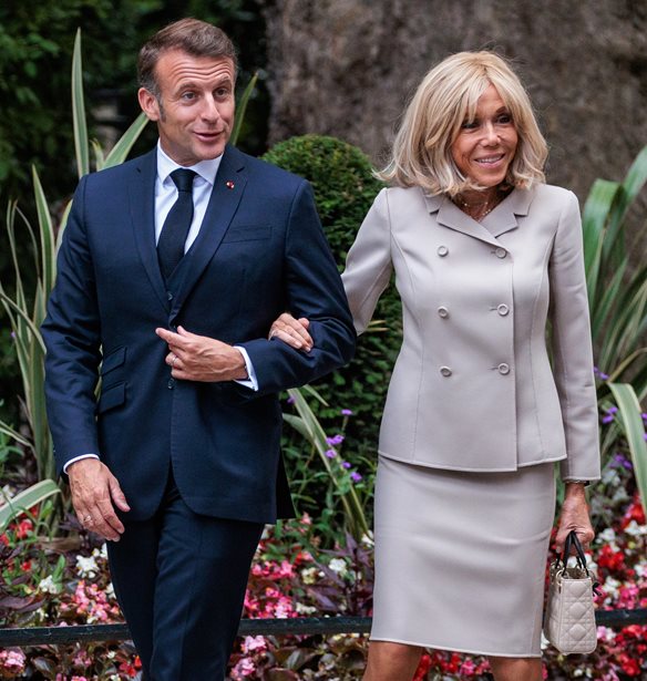 &#x397; Brigitte &#x3B1;&#x3C0;&#x3BF;&#x3C6;&#x3B5;&#x3CD;&#x3B3;&#x3B5;&#x3B9; &#x3C4;&#x3BF;&#x3BD; Emmanuel Macron | H &#x3AC;&#x3B2;&#x3BF;&#x3BB;&#x3B7; &#x3C7;&#x3B5;&#x3B9;&#x3C1;&#x3BF;&#x3BD;&#x3BF;&#x3BC;&#x3AF;&#x3B1; &#x3C0;&#x3BF;&#x3C5; &#x3B2;&#x3B9;&#x3BD;&#x3C4;&#x3B5;&#x3BF;&#x3C3;&#x3BA;&#x3BF;&#x3C0;&#x3AE;&#x3B8;&#x3B7;&#x3BA;&#x3B5; &#x3C3;&#x3C4;&#x3B7;&#x3BD; &#x3B1;&#x3B5;&#x3C1;&#x3BF;&#x3C0;&#x3BF;&#x3C1;&#x3B9;&#x3BA;&#x3AE; &#x3B2;&#x3AC;&#x3C3;&#x3B7; Northolt