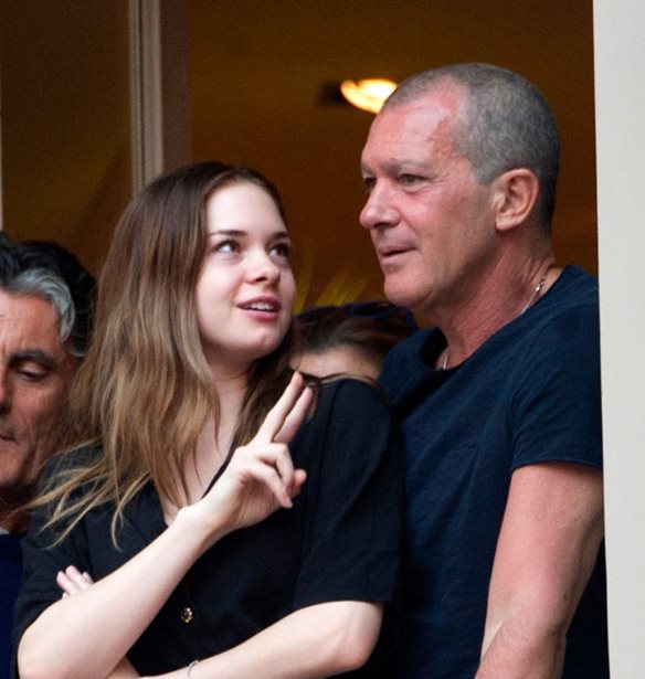 &#x393;&#x3AC;&#x3BC;&#x3BF;&#x3C2; Stella Banderas | &#x3A0;&#x3BF;&#x3B9;&#x3BF;&#x3C2; &#x3B4;&#x3B9;&#x3AD;&#x3C1;&#x3C1;&#x3B5;&#x3C5;&#x3C3;&#x3B5; &#x3C6;&#x3C9;&#x3C4;&#x3BF;&#x3B3;&#x3C1;&#x3B1;&#x3C6;&#x3AF;&#x3B1; &#x3BC;&#x3B5; &#x3C4;&#x3BF; &#x3AC;&#x3BA;&#x3C1;&#x3C9;&#x3C2; &#x3B1;&#x3C0;&#x3CC;&#x3C1;&#x3C1;&#x3B7;&#x3C4;&#x3BF; &#x3BD;&#x3C5;&#x3C6;&#x3B9;&#x3BA;&#x3CC; &#x3C4;&#x3B7;&#x3C2;;