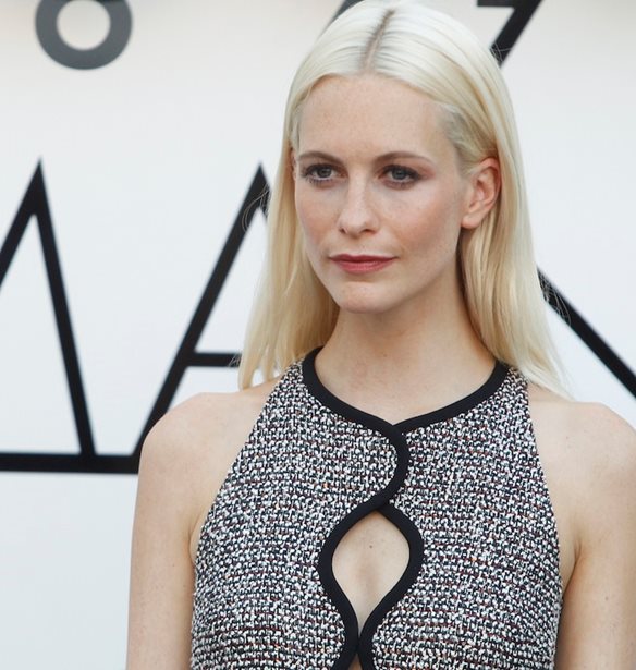 H Poppy Delevigne &#x3C6;&#x3BF;&#x3C1;&#x3AC; &#x3C4;&#x3BF; &#x3B9;&#x3B4;&#x3B1;&#x3BD;&#x3B9;&#x3BA;&#x3CC; &#x3BA;&#x3B1;&#x3BB;&#x3BF;&#x3BA;&#x3B1;&#x3B9;&#x3C1;&#x3B9;&#x3BD;&#x3CC; &#x3BB;&#x3B5;&#x3C5;&#x3BA;&#x3CC; &#x3C6;&#x3CC;&#x3C1;&#x3B5;&#x3BC;&#x3B1;