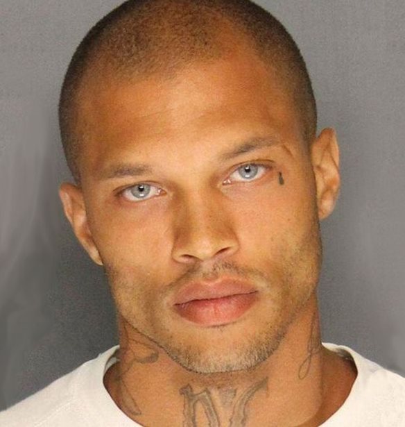 Jeremy Meeks: H M. &#x392;&#x3C1;&#x3B5;&#x3C4;&#x3B1;&#x3BD;&#x3AF;&#x3B1; &#x3B1;&#x3C0;&#x3B1;&#x3B3;&#x3CC;&#x3C1;&#x3B5;&#x3C5;&#x3C3;&#x3B5; &#x3C3;&#x3C4;&#x3BF;&#x3BD; &#x3C3;&#x3AD;&#x3BE;&#x3B9; &#x3BA;&#x3B1;&#x3C4;&#x3AC;&#x3B4;&#x3B9;&#x3BA;&#x3BF; &#x3C4;&#x3B7;&#x3BD; &#x3B5;&#x3AF;&#x3C3;&#x3BF;&#x3B4;&#x3BF; &#x3C3;&#x3C4;&#x3B7; &#x3C7;&#x3CE;&#x3C1;&#x3B1;