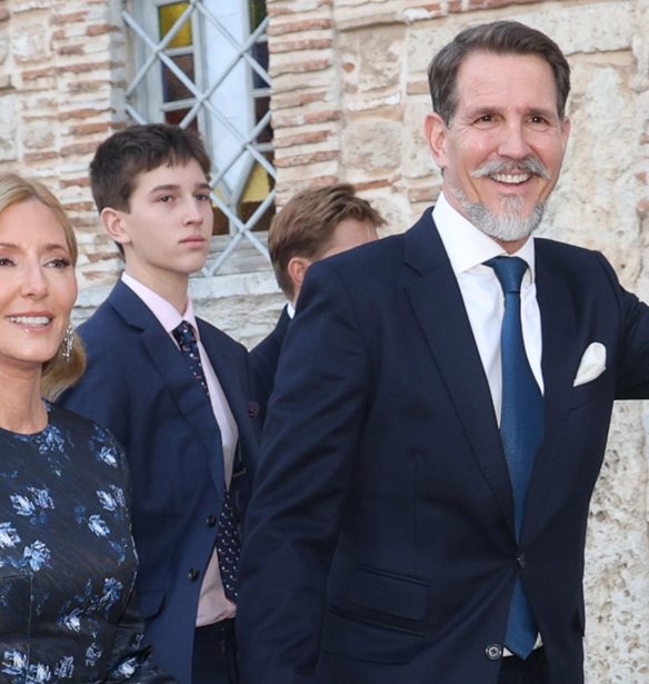 &#x397; Marie Chantal &#x3BC;&#x3B5; floral &#x3C6;&#x3CC;&#x3C1;&#x3B5;&#x3BC;&#x3B1; &#x3BA;&#x3B1;&#x3B9; &#x3B1;&#x3C3;&#x3B7;&#x3BC;&#x3AF; metallic &#x3B3;&#x3CC;&#x3B2;&#x3B5;&#x3C2; &#x3C3;&#x3C4;&#x3BF;&#x3BD; &#x3B3;&#x3AC;&#x3BC;&#x3BF; &#x3C4;&#x3B7;&#x3C2; &#x3A7;&#x3C1;&#x3C5;&#x3C3;&#x3AE;&#x3C2; &#x392;&#x3B1;&#x3C1;&#x3B4;&#x3B9;&#x3BD;&#x3BF;&#x3B3;&#x3B9;&#x3AC;&#x3BD;&#x3BD;&#x3B7; &#x3BA;&#x3B1;&#x3B9; &#x3C4;&#x3BF;&#x3C5; &#x39D;&#x3B9;&#x3BA;&#x3CC;&#x3BB;&#x3B1;&#x3BF;&#x3C5; &#x3BD;&#x3C4;&#x3B5; &#x393;&#x3BA;&#x3C1;&#x3B5;&#x3C2;