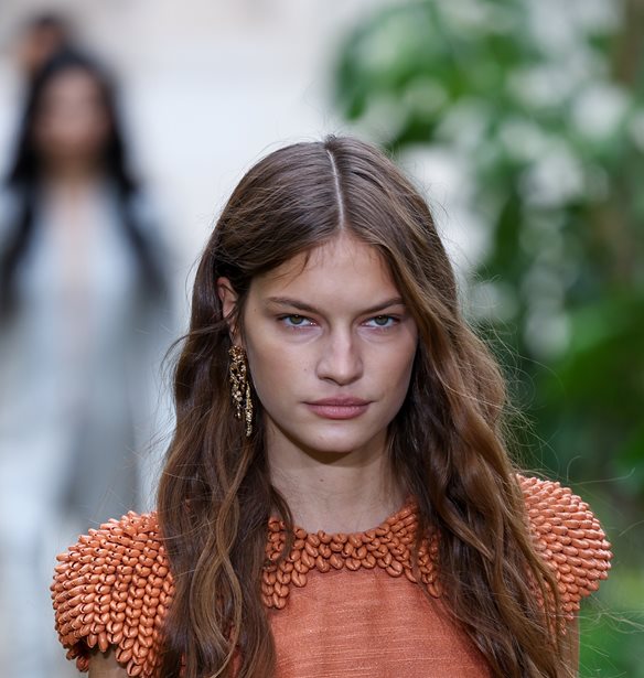 3 θεραπείες θρέψης που θα "ξεδιψάσουν" τα μαλλιά σου