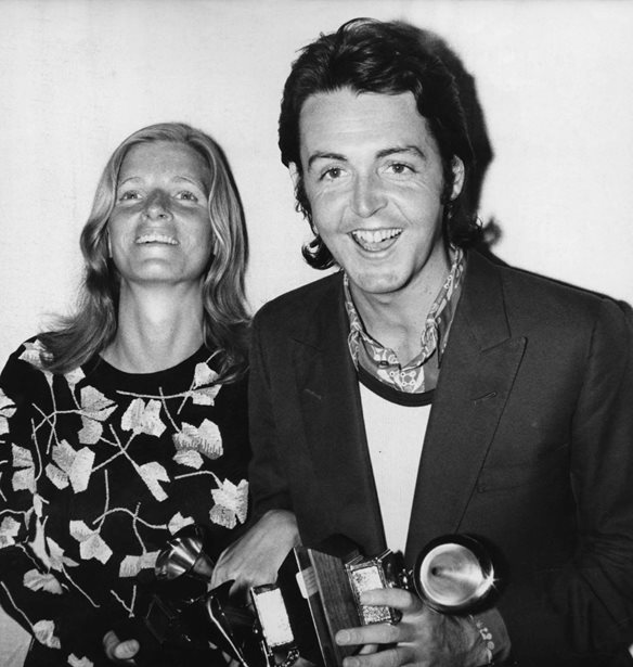 O Paul McCartney &#x3BC;&#x3AD;&#x3C3;&#x3B1; &#x3B1;&#x3C0;&#x3CC; &#x3C4;&#x3B1; &#x3B4;&#x3B9;&#x3BA;&#x3AC; &#x3C4;&#x3BF;&#x3C5; &#x3BB;&#x3CC;&#x3B3;&#x3B9;&#x3B1;