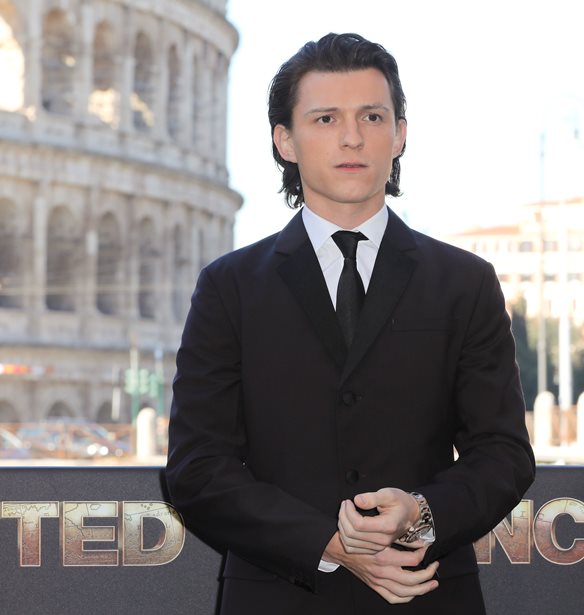O Tom Holland &#x3C3;&#x3C4;&#x3B1;&#x3BC;&#x3B1;&#x3C4;&#x3AC;&#x3B5;&#x3B9; &#x3C4;&#x3B7;&#x3BD; &#x3C5;&#x3C0;&#x3BF;&#x3BA;&#x3C1;&#x3B9;&#x3C4;&#x3B9;&#x3BA;&#x3AE;!