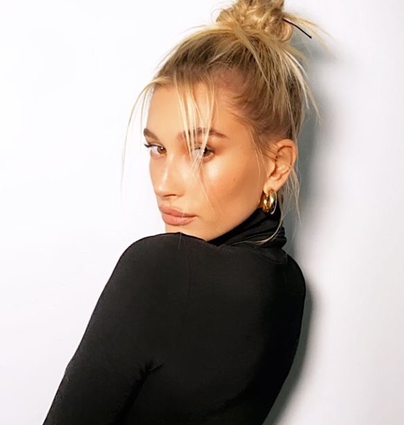 Messy Bun | &#x39F;&#x3B9; &#x3C0;&#x3B1;&#x3C1;&#x3B1;&#x3BB;&#x3BB;&#x3B1;&#x3B3;&#x3AD;&#x3C2; &#x3C4;&#x3C9;&#x3BD; celebrities &#x3C0;&#x3BF;&#x3C5; &#x3B8;&#x3B1; &#x3B8;&#x3AD;&#x3BB;&#x3B5;&#x3B9;&#x3C2; &#x3BD;&#x3B1; &#x3B1;&#x3BD;&#x3C4;&#x3B9;&#x3B3;&#x3C1;&#x3AC;&#x3C8;&#x3B5;&#x3B9;&#x3C2;