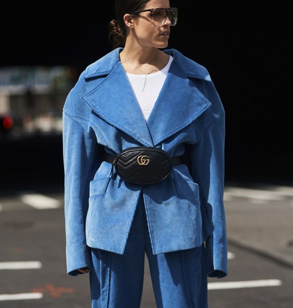 Πώς θα εντάξεις το φωτεινό μπλε στις καθημερινές εμφανίσεις σου