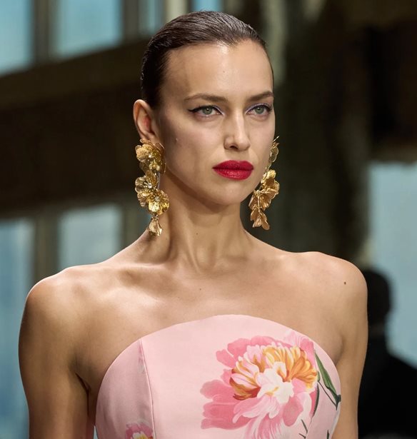 &#x397; Irina Shayk &#x3C6;&#x3CC;&#x3C1;&#x3B5;&#x3C3;&#x3B5; &#x3BC;&#x3C0;&#x3B9;&#x3BA;&#x3AF;&#x3BD;&#x3B9; &#x3B5;&#x3BB;&#x3BB;&#x3B7;&#x3BD;&#x3B9;&#x3BA;&#x3BF;&#x3CD; brand | &#x3A4;&#x3BF; &#x3BC;&#x3B1;&#x3B3;&#x3B9;&#x3CC; &#x3C0;&#x3BF;&#x3C5; &#x3BA;&#x3AC;&#x3B8;&#x3B5; &#x3B3;&#x3C5;&#x3BD;&#x3B1;&#x3AF;&#x3BA;&#x3B1; &#x3C7;&#x3C1;&#x3B5;&#x3B9;&#x3AC;&#x3B6;&#x3B5;&#x3C4;&#x3B1;&#x3B9;