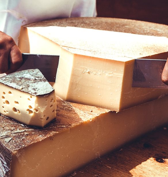 Γιατί όσοι τρώνε πολύ τυρί είναι πιο αδύνατοι