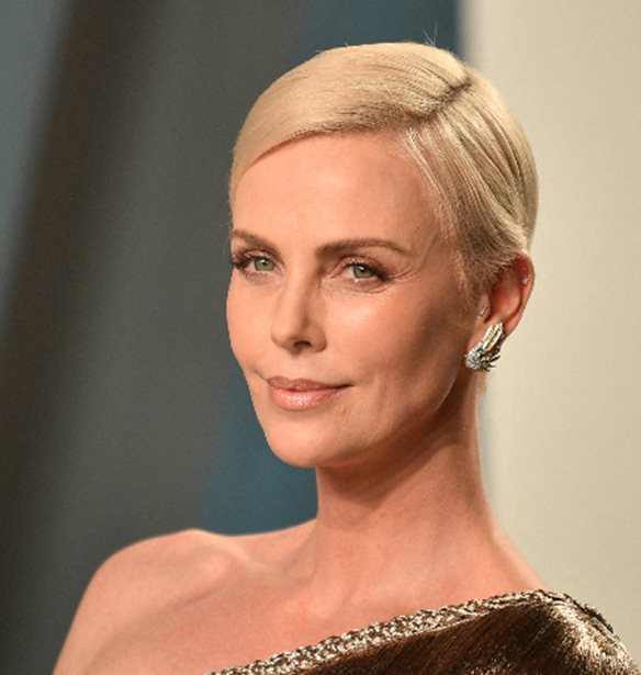 &#x397; Charlize Theron &#x3AC;&#x3BB;&#x3BB;&#x3B1;&#x3BE;&#x3B5; &#x3C4;&#x3B1; &#x3BC;&#x3B1;&#x3BB;&#x3BB;&#x3B9;&#x3AC; &#x3C4;&#x3B7;&#x3C2; &#x3BA;&#x3B1;&#x3B9; &#x3AD;&#x3B3;&#x3B9;&#x3BD;&#x3B5; &#x3AC;&#x3BB;&#x3BB;&#x3BF;&#x3C2; &#x3AC;&#x3BD;&#x3B8;&#x3C1;&#x3C9;&#x3C0;&#x3BF;&#x3C2;