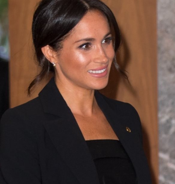 Royal Beauty | &#x3A4;&#x3B1; &#x3BC;&#x3C5;&#x3C3;&#x3C4;&#x3B9;&#x3BA;&#x3AC; &#x3C4;&#x3BF;&#x3C5; iconic bun &#x3C4;&#x3B7;&#x3C2; Meghan Markle