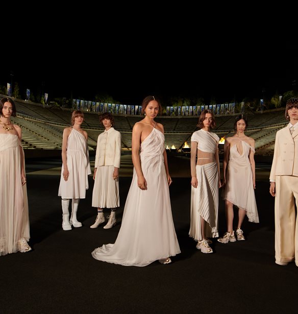 Dior Cruise 2022 | &#x39C;&#x3B9;&#x3B1; &#x3C9;&#x3B4;&#x3AE; &#x3C3;&#x3C4;&#x3BF; &#x3B1;&#x3C1;&#x3C7;&#x3B1;&#x3B9;&#x3BF;&#x3B5;&#x3BB;&#x3BB;&#x3B7;&#x3BD;&#x3B9;&#x3BA;&#x3CC; &#x3C0;&#x3B1;&#x3C1;&#x3B5;&#x3BB;&#x3B8;&#x3CC;&#x3BD; &#x3B1;&#x3BB;&#x3BB;&#x3AC; &#x3BC;&#x3B5; &#x3C4;&#x3BF; &#x3B2;&#x3BB;&#x3AD;&#x3BC;&#x3BC;&#x3B1; &#x3C3;&#x3C4;&#x3C1;&#x3B1;&#x3BC;&#x3BC;&#x3AD;&#x3BD;&#x3BF; &#x3C3;&#x3C4;&#x3BF; &#x3BC;&#x3AD;&#x3BB;&#x3BB;&#x3BF;&#x3BD;