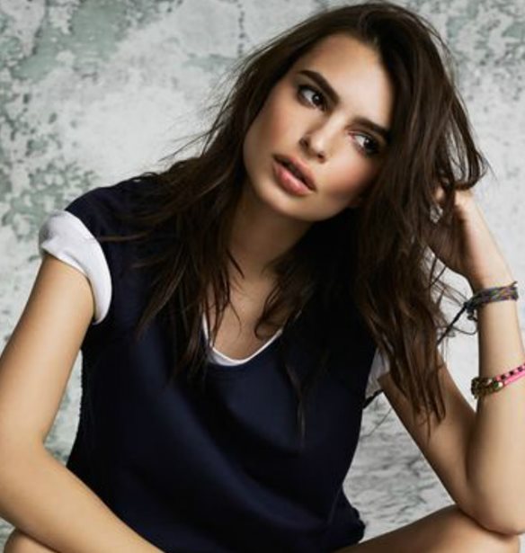 &#x397; Emily Ratajkowski &#x3C0;&#x3C1;&#x3C9;&#x3C4;&#x3B1;&#x3B3;&#x3C9;&#x3BD;&#x3B9;&#x3C3;&#x3C4;&#x3B5;&#x3AF; &#x3C3;&#x3C4;&#x3B7; &#x3BD;&#x3AD;&#x3B1; &#x3BA;&#x3B1;&#x3BC;&#x3C0;&#x3AC;&#x3BD;&#x3B9;&#x3B1; &#x3C4;&#x3B7;&#x3C2; DKNY