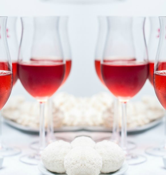 Ros&#xE9; Aperol Spritz: &#x3A6;&#x3C4;&#x3B9;&#x3AC;&#x3BE;&#x3C4;&#x3BF; &#x3BC;&#x3CC;&#x3BD;&#x3B7; &#x3C3;&#x3BF;&#x3C5; &#x3B5;&#x3CD;&#x3BA;&#x3BF;&#x3BB;&#x3B1; &#x3BA;&#x3B1;&#x3B9; &#x3B3;&#x3C1;&#x3AE;&#x3B3;&#x3BF;&#x3C1;&#x3B1;