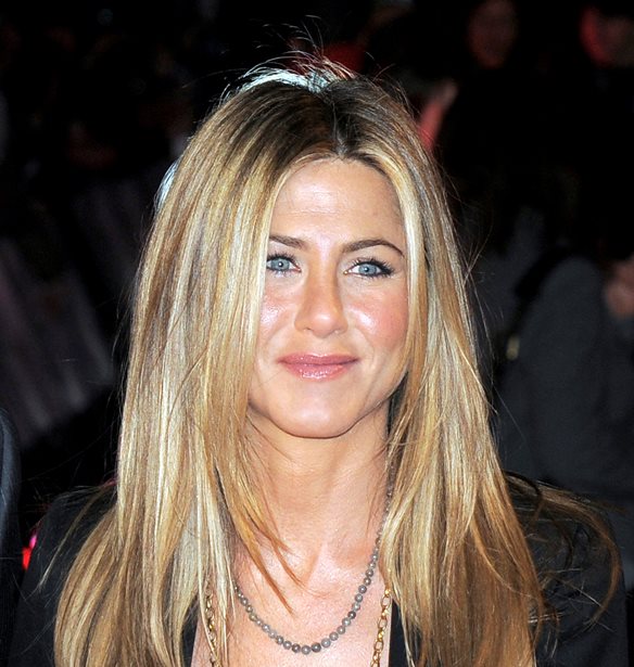 &#x3A4;&#x3BF; &#x3AC;&#x3BA;&#x3C1;&#x3C9;&#x3C2; &#x3BD;&#x3B5;&#x3B1;&#x3BD;&#x3B9;&#x3BA;&#x3AC; hair trends &#x3C0;&#x3BF;&#x3C5; &#x3B7; Jennifer Aniston &#x3C5;&#x3B9;&#x3BF;&#x3B8;&#x3B5;&#x3C4;&#x3B5;&#x3AF; &#x3B1;&#x3BA;&#x3CC;&#x3BC;&#x3B1; &#x3BA;&#x3B1;&#x3B9; &#x3C3;&#x3C4;&#x3B1; 53 &#x3C4;&#x3B7;&#x3C2;