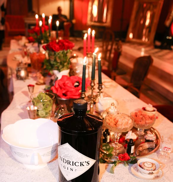 &#x3A3;&#x3C4;&#x3B7; &#x3A7;&#x3CE;&#x3C1;&#x3B1; &#x3C4;&#x3C9;&#x3BD; &#x398;&#x3B1;&#x3C5;&#x3BC;&#x3AC;&#x3C4;&#x3C9;&#x3BD; &#x3C0;&#x3AF;&#x3BD;&#x3BF;&#x3C5;&#x3BD; &#x3BC;&#x3CC;&#x3BD;&#x3BF; Gin Hendrick&#x27;s