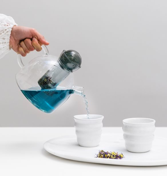 Tea Time | &#x39C;&#x3B5;&#x3AF;&#x3B3;&#x3BC;&#x3B1; &#x3B2;&#x3BF;&#x3C4;&#x3AC;&#x3BD;&#x3C9;&#x3BD; &quot;&#x39A;&#x3CD;&#x3BA;&#x3BB;&#x3BF;&#x3C2;&quot; &#x3B1;&#x3C0;&#x3CC; &#x3C4;o Cycladic Shop &#x3BA;&#x3B1;&#x3B9; &#x3C4;&#x3B7; Saristi