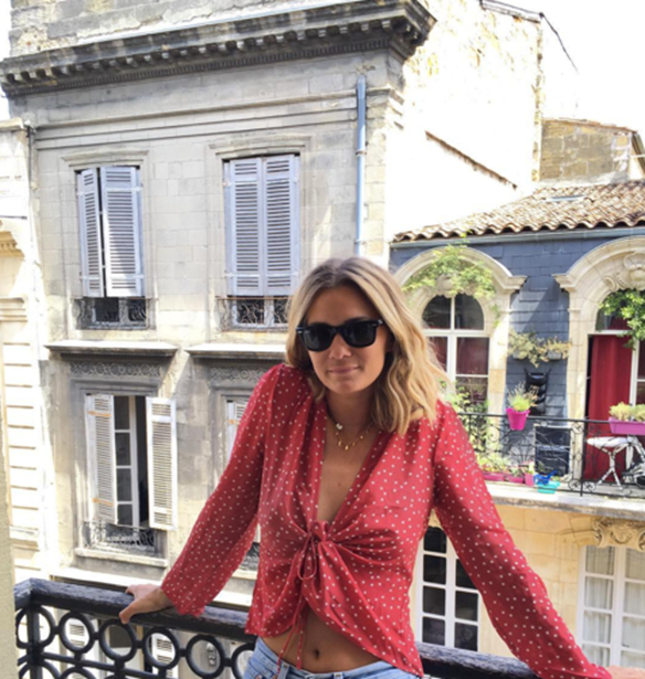 Αυτό το top "υπόσχεται" να ομορφύνει κάθε καλοκαιρινό look σου