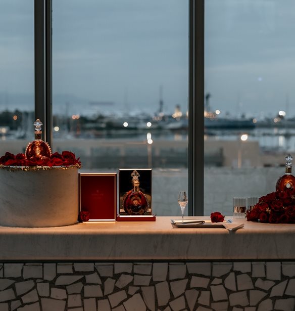 &#x391;&#x3BD;&#x3B1;&#x3BA;&#x3B1;&#x3BB;&#x3CD;&#x3C0;&#x3C4;&#x3BF;&#x3BD;&#x3C4;&#x3B1;&#x3C2; &#x3C4;&#x3BF; LOUIS XIII decanter | &#x3A4;&#x3BF; &#x3B5;&#x3C0;&#x3AF;&#x3C4;&#x3B5;&#x3C5;&#x3B3;&#x3BC;&#x3B1; &#x3B6;&#x3C9;&#x3AE;&#x3C2; &#x3B4;&#x3C5;&#x3BF; &#x3BA;&#x3B1;&#x3B9; &#x3C0;&#x3BB;&#x3AD;&#x3BF;&#x3BD; &#x3B3;&#x3B5;&#x3BD;&#x3B9;&#x3CE;&#x3BD;, Cellar Masters