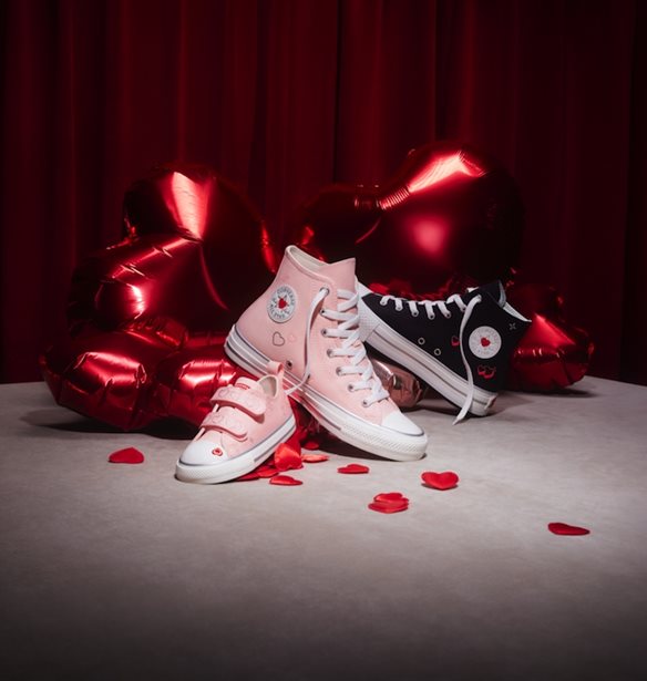 Valentine&#x27;s Day | &#x397; Converse &#x3B3;&#x3B9;&#x3BF;&#x3C1;&#x3C4;&#x3AC;&#x3B6;&#x3B5;&#x3B9; &#x3C4;&#x3B7;&#x3BD; &#x3B7;&#x3BC;&#x3AD;&#x3C1;&#x3B1; &#x3C4;&#x3C9;&#x3BD; &#x3B5;&#x3C1;&#x3C9;&#x3C4;&#x3B5;&#x3C5;&#x3BC;&#x3AD;&#x3BD;&#x3C9;&#x3BD; &#x3BC;&#x3B5; &#x3AD;&#x3BD;&#x3B1; deep dive &#x3C3;&#x3C4;&#x3B9;&#x3C2; &#x3C4;&#x3AC;&#x3C3;&#x3B5;&#x3B9;&#x3C2; &#x3C4;&#x3C9;&#x3BD; &#x2019;00 &#x3BA;&#x3B1;&#x3B9; Y2K