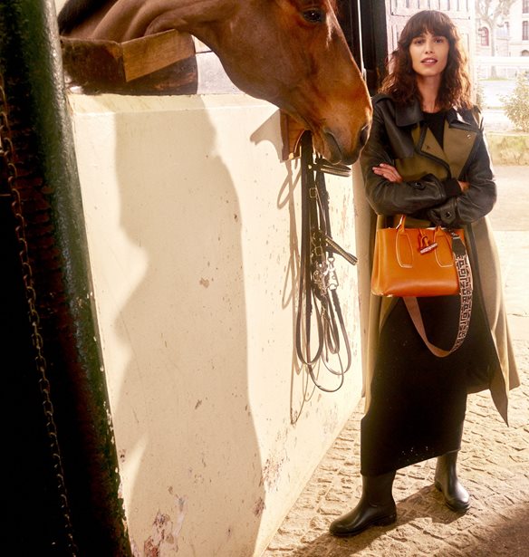 Fall/ Winter 2021 | &#x39F; &#x3BF;&#x3AF;&#x3BA;&#x3BF;&#x3C2; Longchamp &#x3B5;&#x3C0;&#x3B9;&#x3C3;&#x3C4;&#x3C1;&#x3AD;&#x3C6;&#x3B5;&#x3B9; &#x3C3;&#x3C4;&#x3B9;&#x3C2; &#x3C1;&#x3AF;&#x3B6;&#x3B5;&#x3C2; &#x3C4;&#x3BF;&#x3C5; &#x3BC;&#x3B5; &#x3C4;&#x3B7; &#x3BD;&#x3AD;&#x3B1; &#x3C4;&#x3BF;&#x3C5; &#x3BA;&#x3B1;&#x3BC;&#x3C0;&#x3AC;&#x3BD;&#x3B9;&#x3B1;