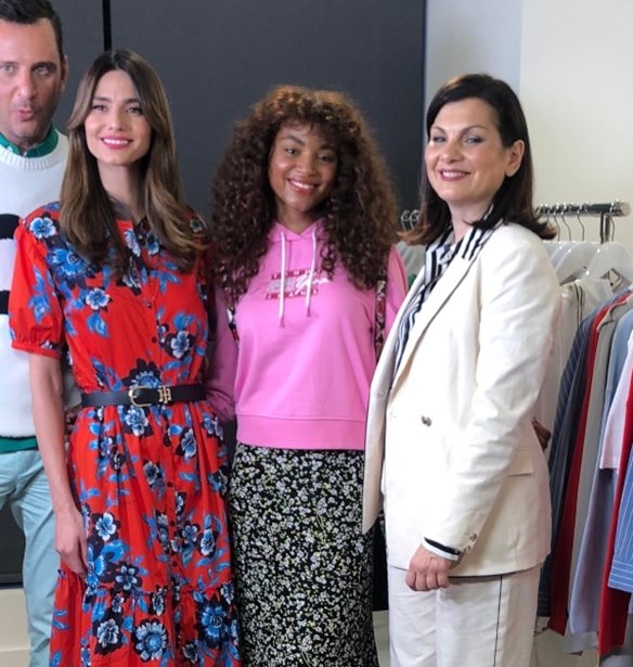 &#x38C;&#x3C3;&#x3B1; &#x3AD;&#x3B3;&#x3B9;&#x3BD;&#x3B1;&#x3BD; &#x3C3;&#x3C4;&#x3BF; &#x3C0;&#x3C1;&#x3CE;&#x3C4;&#x3BF; Tommy Hilfiger Livestream Shopping Event &#x3C3;&#x3C4;&#x3B7;&#x3BD; &#x395;&#x3BB;&#x3BB;&#x3AC;&#x3B4;&#x3B1; &#x3BC;&#x3B5; &#x3BF;&#x3B9;&#x3BA;&#x3BF;&#x3B4;&#x3AD;&#x3C3;&#x3C0;&#x3BF;&#x3B9;&#x3BD;&#x3B1; &#x3C4;&#x3B7;&#x3BD; &#x397;&#x3BB;&#x3B9;&#x3AC;&#x3BD;&#x3B1; &#x3A0;&#x3B1;&#x3C0;&#x3B1;&#x3B3;&#x3B5;&#x3C9;&#x3C1;&#x3B3;&#x3AF;&#x3BF;&#x3C5;