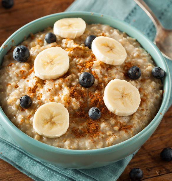 Πρωινό με βρώμη: 4 συνταγές με λιγότερες από 400 θερμίδες