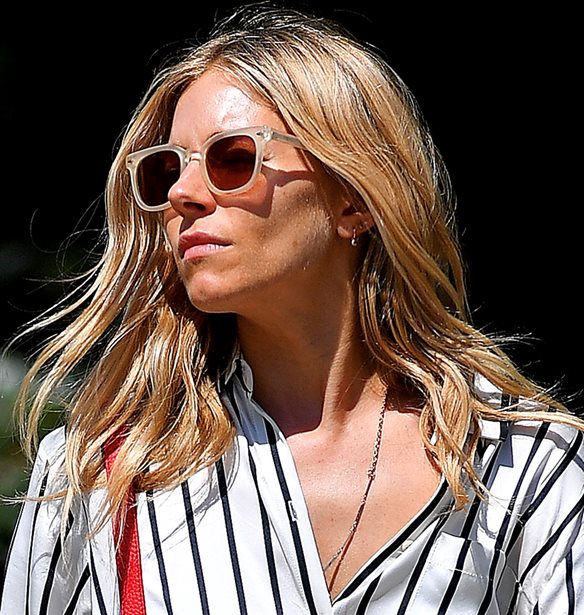 Sienna Miller: &#x391;&#x3C5;&#x3C4;&#x3CC;&#x3C2; &#x3BF; &#x3C3;&#x3C5;&#x3BD;&#x3B4;&#x3C5;&#x3B1;&#x3C3;&#x3BC;&#x3CC;&#x3C2; &#x3B5;&#x3AF;&#x3BD;&#x3B1;&#x3B9; &#x3BF; &#x3B1;&#x3B3;&#x3B1;&#x3C0;&#x3B7;&#x3BC;&#x3AD;&#x3BD;&#x3BF;&#x3C2; &#x3C4;&#x3B7;&#x3C2;