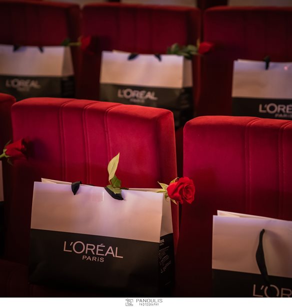 &quot;I&#x2019;m Worth It&quot; | &#x397; L&#x2019;Or&#xE9;al Paris &#x3B3;&#x3B9;&#x3CC;&#x3C1;&#x3C4;&#x3B1;&#x3C3;&#x3B5; &#x3C4;&#x3B7;&#x3BD; &#x397;&#x3BC;&#x3AD;&#x3C1;&#x3B1; &#x3C4;&#x3B7;&#x3C2; &#x393;&#x3C5;&#x3BD;&#x3B1;&#x3AF;&#x3BA;&#x3B1;&#x3C2; &#x3BC;&#x3B5; &#x3AD;&#x3BD;&#x3B1; &#x3B9;&#x3C3;&#x3C7;&#x3C5;&#x3C1;&#x3CC; &#x3BC;&#x3AE;&#x3BD;&#x3C5;&#x3BC;&#x3B1; &#x3B5;&#x3BD;&#x3B4;&#x3C5;&#x3BD;&#x3AC;&#x3BC;&#x3C9;&#x3C3;&#x3B7;&#x3C2;