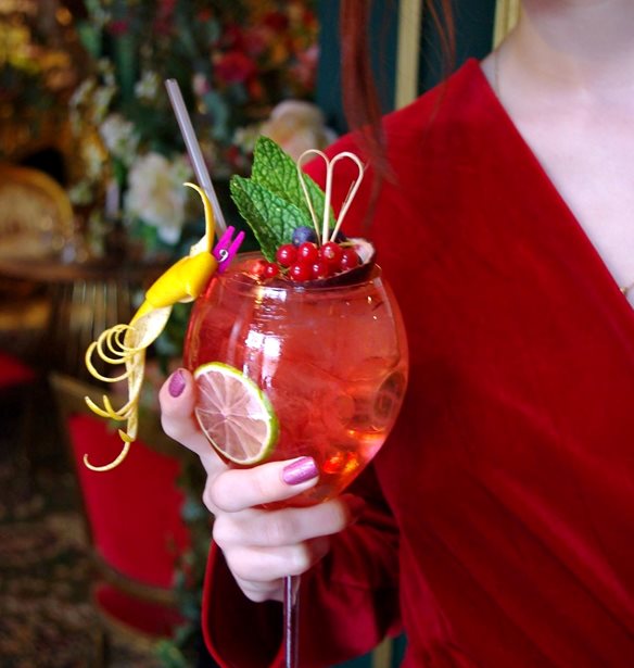 &#x39C;&#x3BF;&#x3C5;&#x3C3;&#x3B9;&#x3BA;&#x3AE; &#x3C3;&#x3C4;&#x3BF; &#x3C0;&#x3AC;&#x3C1;&#x3BA;&#x3BF;, &#x3B8;&#x3B5;&#x3C1;&#x3B9;&#x3BD;&#x3AC; &#x3C3;&#x3B9;&#x3BD;&#x3B5;&#x3BC;&#x3AC; &#x3BA;&#x3B1;&#x3B9; &#x3B4;&#x3C1;&#x3BF;&#x3C3;&#x3B9;&#x3C3;&#x3C4;&#x3B9;&#x3BA;&#x3AC; cocktails &#x3B5;&#x3AF;&#x3BD;&#x3B1;&#x3B9; &#x3CC;&#x3BB;&#x3B1; &#x3CC;&#x3C3;&#x3B1; &#x3B8;&#x3B1; &#x3BA;&#x3AC;&#x3BD;&#x3BF;&#x3C5;&#x3BC;&#x3B5; &#x3C4;&#x3BF; &#x3A3;&#x3B1;&#x3B2;&#x3B2;&#x3B1;&#x3C4;&#x3BF;&#x3BA;&#x3CD;&#x3C1;&#x3B9;&#x3B1;&#x3BA;&#x3BF; &#x3C3;&#x3C4;&#x3B7;&#x3BD; &#x3C0;&#x3CC;&#x3BB;&#x3B7;