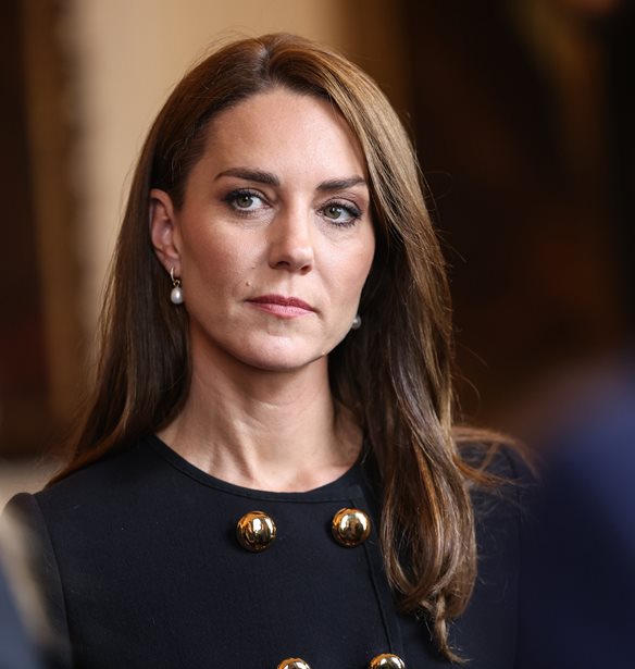 &#x397; Kate Middleton &#x3C6;&#x3CC;&#x3C1;&#x3B5;&#x3C3;&#x3B5; &#x3BC;&#x3B5; &#x3C3;&#x3C4;&#x3B9;&#x3BB; &#x3C3;&#x3BA;&#x3BF;&#x3C5;&#x3BB;&#x3B1;&#x3C1;&#x3AF;&#x3BA;&#x3B9;&#x3B1; Accessorize &#x3C0;&#x3BF;&#x3C5; &#x3BA;&#x3BF;&#x3C3;&#x3C4;&#x3AF;&#x3B6;&#x3BF;&#x3C5;&#x3BD; &#x3BC;&#x3CC;&#x3BB;&#x3B9;&#x3C2; 1,70 &#x3B5;&#x3C5;&#x3C1;&#x3CE;