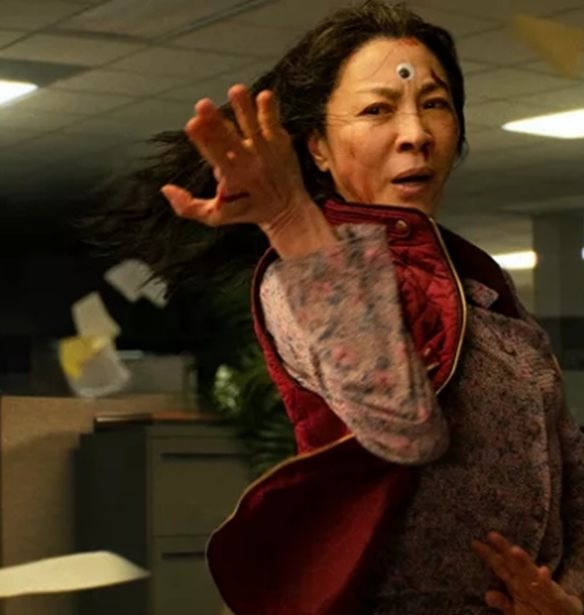 &#x39C;&#x3AE;&#x3C0;&#x3C9;&#x3C2; &#x3B7; &#x39C;ichelle Yeoh, &#x3C3;&#x3C4;&#x3B1;&#x3C1; &#x3C4;&#x3BF;&#x3C5; &quot;&#x3A4;&#x3B1; &#x3A0;&#x3AC;&#x3BD;&#x3C4;&#x3B1; &#x38C;&#x3BB;&#x3B1;&quot;, &#x3C0;&#x3B1;&#x3C1;&#x3B1;&#x3B2;&#x3AF;&#x3B1;&#x3C3;&#x3B5; &#x3C4;&#x3BF;&#x3C5;&#x3C2; &#x3BA;&#x3B1;&#x3BD;&#x3CC;&#x3BD;&#x3B5;&#x3C2; &#x3C4;&#x3C9;&#x3BD; &#x38C;&#x3C3;&#x3BA;&#x3B1;&#x3C1;;