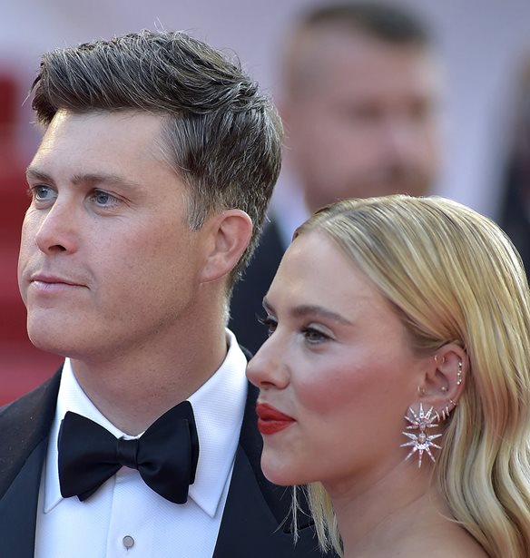 &#x397; &#x3B1;&#x3C0;&#x3AF;&#x3B8;&#x3B1;&#x3BD;&#x3B7; &#x3B1;&#x3BD;&#x3C4;&#x3AF;&#x3B4;&#x3C1;&#x3B1;&#x3C3;&#x3B7; &#x3C4;&#x3BF;&#x3C5; Colin Jost &#x3C3;&#x3C4;&#x3B7;&#x3BD; &#x3B5;&#x3AF;&#x3B4;&#x3B7;&#x3C3;&#x3B7; &#x3C4;&#x3C9;&#x3BD; 14,8 &#x3B4;&#x3B9;&#x3C3;&#x3B5;&#x3BA;&#x3B1;&#x3C4;&#x3BF;&#x3BC;&#x3BC;&#x3C5;&#x3C1;&#x3AF;&#x3C9;&#x3BD; &#x3B4;&#x3BF;&#x3BB;&#x3B1;&#x3C1;&#x3AF;&#x3C9;&#x3BD; &#x3C4;&#x3B7;&#x3C2; &#x3C3;&#x3C5;&#x3B6;&#x3CD;&#x3B3;&#x3BF;&#x3C5; &#x3C4;&#x3BF;&#x3C5;, Scarlett Johansson