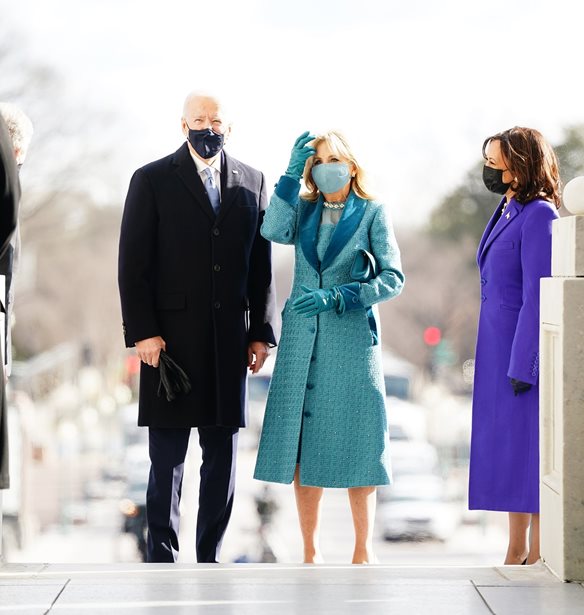 Jill Biden | &#x391;&#x3C5;&#x3C4;&#x3CC; &#x3B5;&#x3AF;&#x3BD;&#x3B1;&#x3B9; &#x3C4;&#x3BF; look &#x3C0;&#x3BF;&#x3C5; &#x3B5;&#x3C0;&#x3AD;&#x3BB;&#x3B5;&#x3BE;&#x3B5; &#x3B3;&#x3B9;&#x3B1; &#x3C4;&#x3B7;&#x3BD; &#x3BF;&#x3C1;&#x3BA;&#x3C9;&#x3BC;&#x3BF;&#x3C3;&#x3AF;&#x3B1;