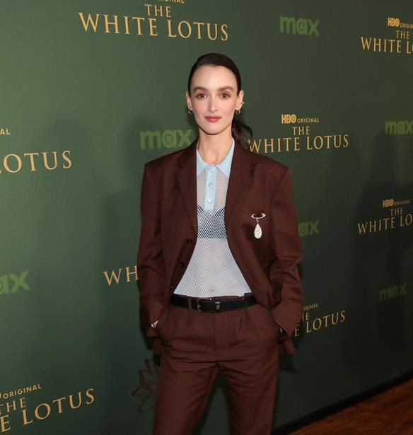 Charlotte Le Bon | &#x391;&#x3C0;&#x3CC; beauty ambassador &#x3C4;&#x3B7;&#x3C2; Chanel &#x3C0;&#x3C1;&#x3C9;&#x3C4;&#x3B1;&#x3B3;&#x3C9;&#x3BD;&#x3AF;&#x3C3;&#x3C4;&#x3C1;&#x3B9;&#x3B1; &#x3C3;&#x3C4;&#x3BF; The White Lotus