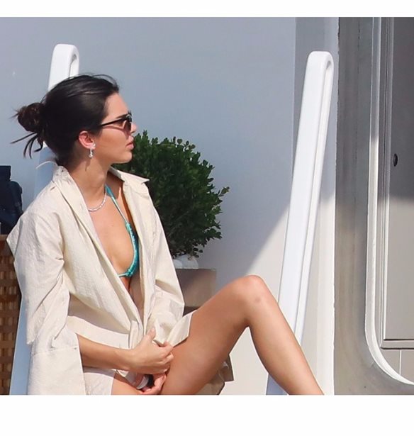 Kendall Jenner: &#x39C;&#x3B5; &#x3C4;&#x3B7; Bella Hadid &#x3C3;&#x3C4;&#x3B7; &#x39C;&#x3CD;&#x3BA;&#x3BF;&#x3BD;&#x3BF;!