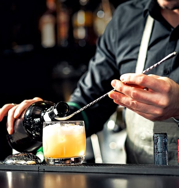 &#x3A4;&#x3B1; &#x3BA;&#x3B1;&#x3BB;&#x3CD;&#x3C4;&#x3B5;&#x3C1;&#x3B1; &#x3C6;&#x3B5;&#x3C4;&#x3B9;&#x3BD;&#x3AC; cocktails &#x3B1;&#x3C0;&#x3CC; &#x3C4;&#x3BF;&#x3C5;&#x3C2; &#x3BA;&#x3BF;&#x3C1;&#x3C5;&#x3C6;&#x3B1;&#x3AF;&#x3BF;&#x3C5;&#x3C2; bartenders &#x3C4;&#x3B7;&#x3C2; &#x391;&#x3BC;&#x3B5;&#x3C1;&#x3B9;&#x3BA;&#x3AE;&#x3C2;