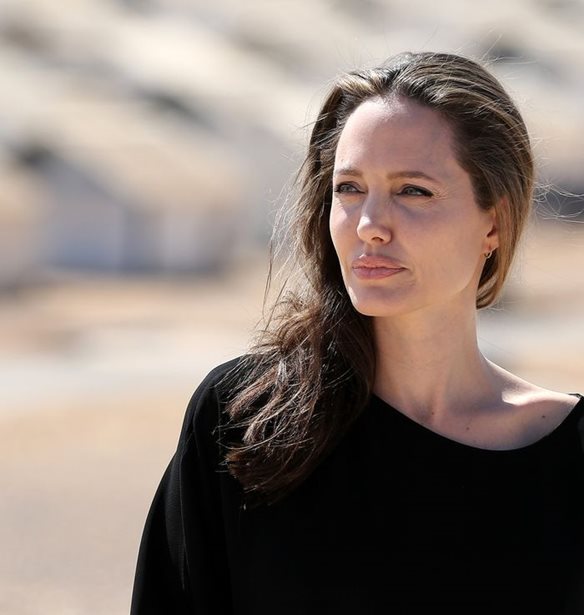 &#x397; Angelina Jolie &#x3BC;&#x3B9;&#x3BB;&#x3AC; &#x3B3;&#x3B9;&#x3B1; &#x3C4;&#x3B7; &#x3BC;&#x3B7;&#x3C4;&#x3AD;&#x3C1;&#x3B1; &#x3C4;&#x3B7;&#x3C2; &#x3BA;&#x3B1;&#x3B9; &#x3C4;&#x3BF; &#x3C0;&#x3CE;&#x3C2; &#x3BD;&#x3B9;&#x3CE;&#x3B8;&#x3B5;&#x3B9; &#x3C0;&#x3BF;&#x3C5; &#x3BC;&#x3B5;&#x3B3;&#x3B1;&#x3BB;&#x3CE;&#x3BD;&#x3B5;&#x3B9;