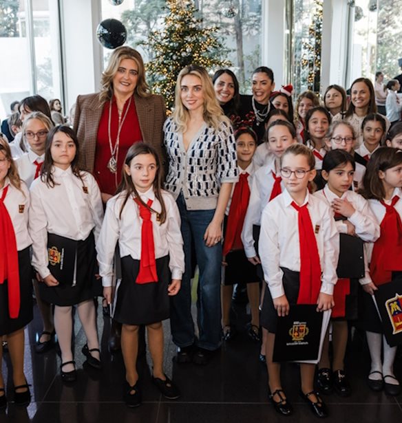 Χριστιάννα Βαρδινογιάννη &amp; Μαριάννα Λαιμού | Με casual στυλ και τζιν στο Christmas Bazaar της ΕΛΠΙΔΑΣ